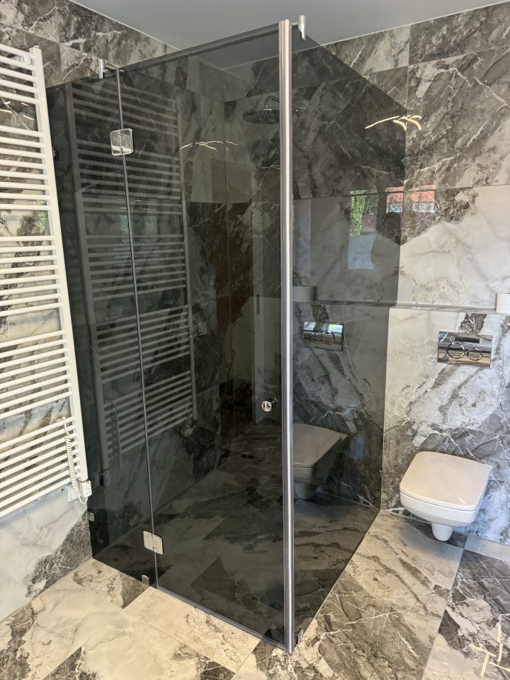 Zuhanykabin referencia 6 – egyedi zuhanykabin beépítés referencia, Garam Glass