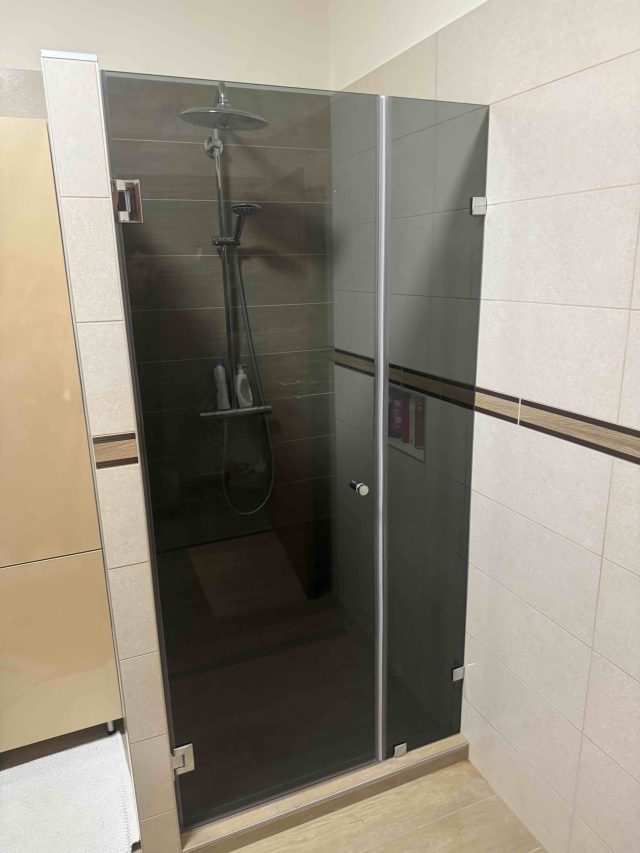 Zuhanykabin referencia 8 – egyedi zuhanykabin beépítés referencia, Garam Glass